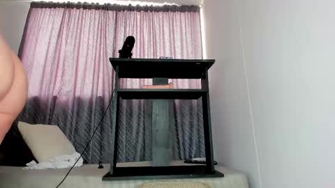 Snapshot of secret_daniell1 chatting on February 15, 4:23 pm Daniela online show from February 15, 4:23 pm