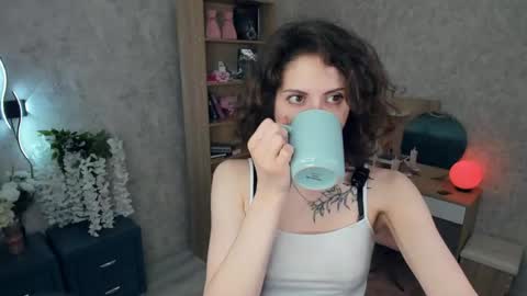 Mia online show from June 7, 5:22 am