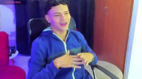 Snapshot of secret_justin chatting on November 24, 12:05 pm JUSTIN online show from November 24, 12:05 pm