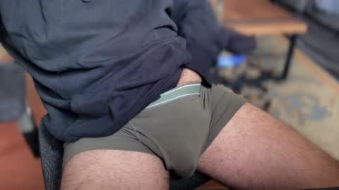 Snapshot of secret_neighbor_ chatting on November 5, 4:51 pm secret_neighbor_ online show from November 5, 4:51 pm