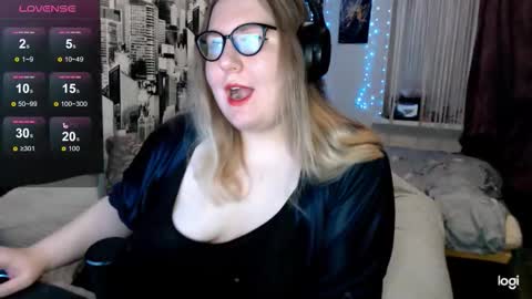 Snapshot of secretgodnes chatting on December 22, 2:03 pm SecretGodnes online show from December 22, 2:03 pm