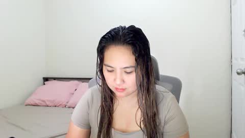 Snapshot of secretlover010101 chatting on February 20, 5:33 am MILAN online show from February 20, 5:33 am