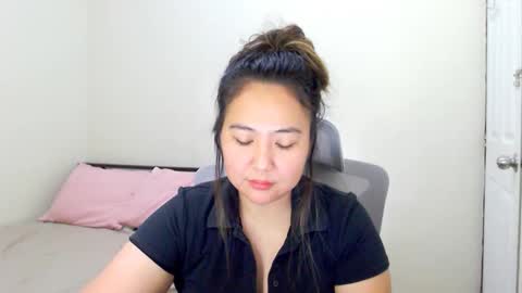 Snapshot of secretlover010101 chatting on February 24, 1:35 am MILAN online show from February 24, 1:35 am