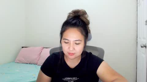 Snapshot of secretlover010101 chatting on March 3, 5:42 am MILAN online show from March 3, 5:42 am