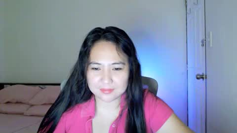 Snapshot of secretlover010101 chatting on February 5, 5:45 am MILAN online show from February 5, 5:45 am