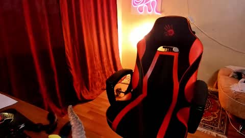 Snapshot of sed_lex chatting on December 6, 7:32 am Lex online show from December 6, 7:32 am