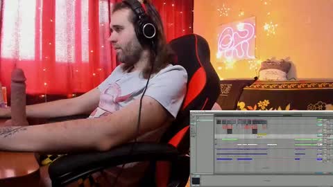 Snapshot of sed_lex chatting on December 19, 8:23 am Lex online show from December 19, 8:23 am