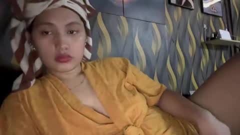 Snapshot of seductivecock69_cassie chatting on April 29, 4:27 am seductivecock69_cassie online show from April 29, 4:27 am