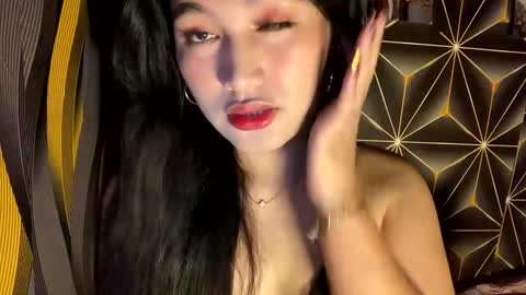 Snapshot of seductivecock69_cassie chatting on May 23, 9:13 am seductivecock69_cassie online show from May 23, 9:13 am