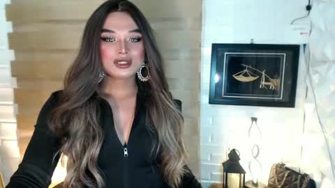 Snapshot of seductivedeluxe69 chatting on February 17, 9:13 am Deluxe online show from February 17, 9:13 am