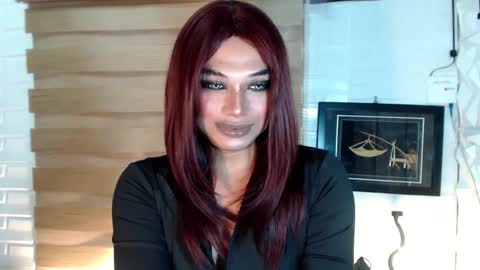 Snapshot of seductivedeluxe69 chatting on February 24, 12:05 pm Deluxe online show from February 24, 12:05 pm