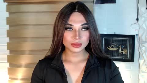 Snapshot of seductivedeluxe69 chatting on March 2, 7:32 am Deluxe online show from March 2, 7:32 am