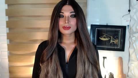 Snapshot of seductivedeluxe69 chatting on March 10, 10:04 am Deluxe online show from March 10, 10:04 am