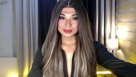 Snapshot of seductivedeluxe69 chatting on March 12, 5:38 pm Deluxe online show from March 12, 5:38 pm