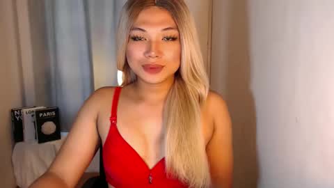 Snapshot of seductivedeluxe69 chatting on September 14, 4:11 am Deluxe online show from September 14, 4:11 am