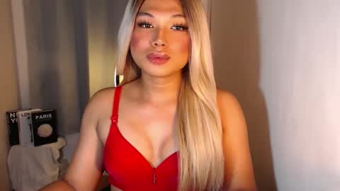 Snapshot of seductivedeluxe69 chatting on September 14, 4:39 pm Deluxe online show from September 14, 4:39 pm