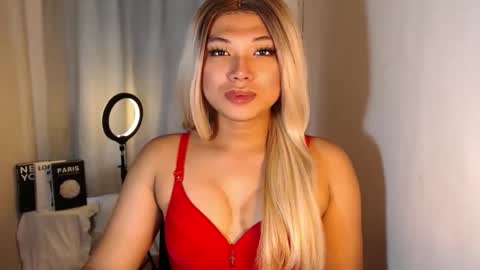 Snapshot of seductivedeluxe69 chatting on September 15, 5:29 am Deluxe online show from September 15, 5:29 am