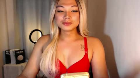 Snapshot of seductivedeluxe69 chatting on September 16, 12:00 am Deluxe online show from September 16, 12:00 am