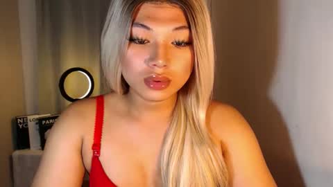 Snapshot of seductivedeluxe69 chatting on September 16, 12:50 pm Deluxe online show from September 16, 12:50 pm