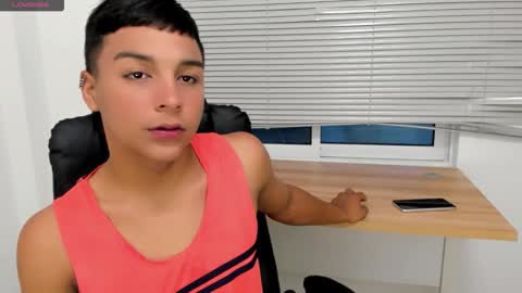 Snapshot of seductivo_jr chatting on December 4, 4:44 am seductivo online show from December 4, 4:44 am