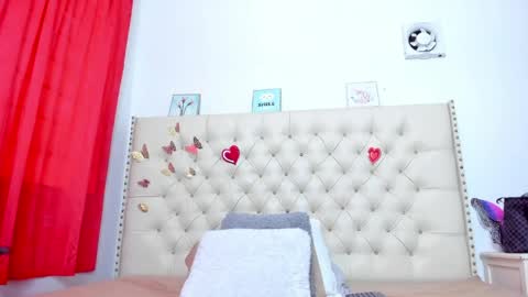 Snapshot of selena_beautyy chatting on April 18, 8:09 pm selena_beautyy online show from April 18, 8:09 pm