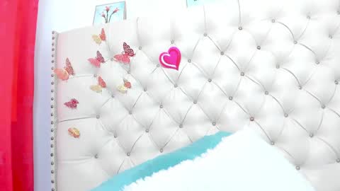 Snapshot of selena_beautyy chatting on April 22, 7:04 pm selena_beautyy online show from April 22, 7:04 pm