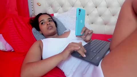 Snapshot of selena_beautyy chatting on May 11, 7:00 pm selena_beautyy online show from May 11, 7:00 pm