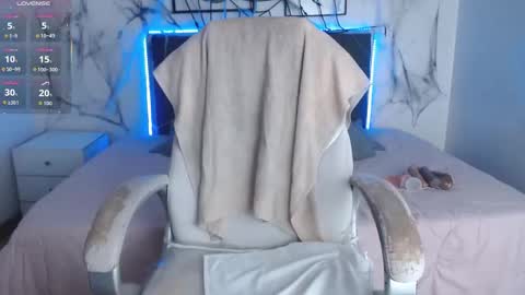 Snapshot of selena_hotmilf chatting on October 26, 6:58 pm Selena online show from October 26, 6:58 pm