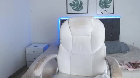 Snapshot of selena_hotmilf chatting on December 13, 7:53 pm Selena online show from December 13, 7:53 pm