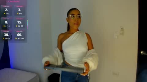 Snapshot of selena_monroy chatting on October 11, 12:15 pm Selena online show from October 11, 12:15 pm