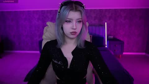 selenairis online show from April 4, 8:39 pm