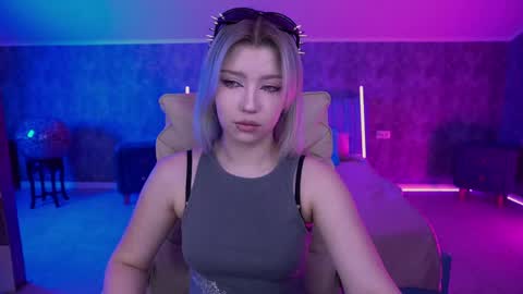 selenairis online show from April 17, 7:00 am