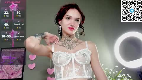 Snapshot of selenalune chatting on October 11, 2:11 am Selena online show from October 11, 2:11 am