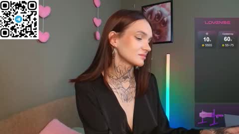 Snapshot of selenalune chatting on November 21, 2:10 am Selena online show from November 21, 2:10 am