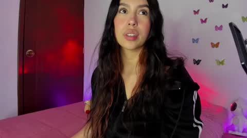 Snapshot of selene_e chatting on December 19, 3:07 am Karol. online show from December 19, 3:07 am