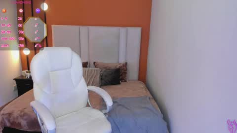 Snapshot of selene_e chatting on September 25, 8:45 pm Karol. online show from September 25, 8:45 pm