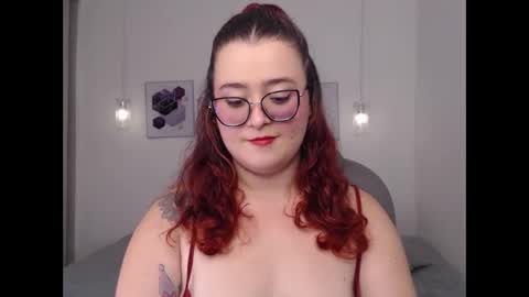 Snapshot of selene_rouse_ chatting on May 7, 11:32 pm selene_rouse_ online show from May 7, 11:32 pm