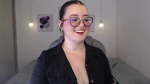 Snapshot of selene_rouse_ chatting on May 13, 12:19 am selene_rouse_ online show from May 13, 12:19 am