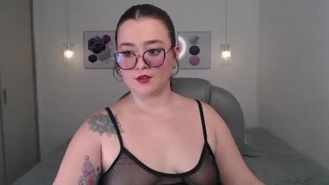 Snapshot of selene_rouse_ chatting on May 16, 11:25 pm selene_rouse_ online show from May 16, 11:25 pm