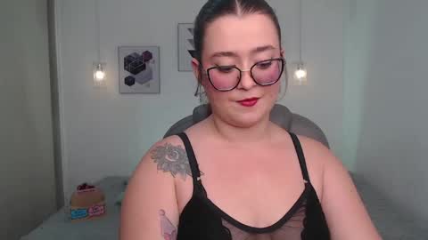 Snapshot of selene_rouse_ chatting on May 31, 9:27 pm selene_rouse_ online show from May 31, 9:27 pm