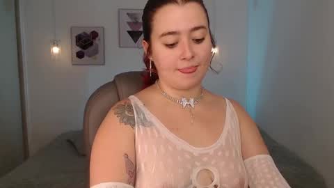 Snapshot of selene_rouse_ chatting on June 7, 8:56 pm selene_rouse_ online show from June 7, 8:56 pm