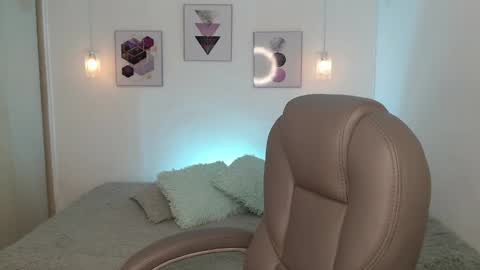 Snapshot of selene_rouse_ chatting on June 8, 1:28 am selene_rouse_ online show from June 8, 1:28 am