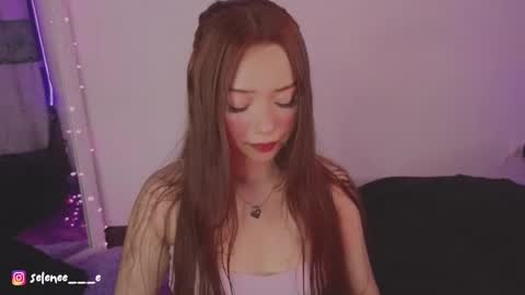 Snapshot of selenee___e chatting on February 21, 2:50 am selene online show from February 21, 2:50 am