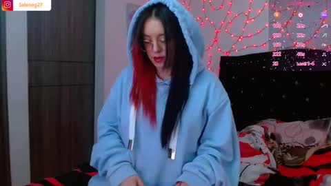 Snapshot of seleneg chatting on December 3, 8:34 am Selene G online show from December 3, 8:34 am