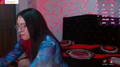 Snapshot of seleneg chatting on December 5, 7:28 am Selene G online show from December 5, 7:28 am