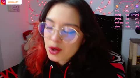 Snapshot of seleneg chatting on December 17, 5:13 am Selene G online show from December 17, 5:13 am