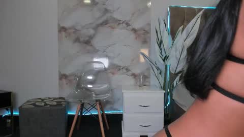 Snapshot of selenemakris chatting on November 17, 9:09 pm Selene online show from November 17, 9:09 pm