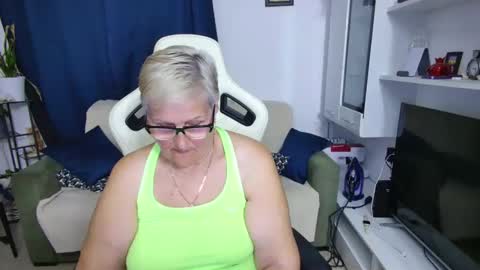 Snapshot of selenna57 chatting on May 5, 6:16 pm Selenna online show from May 5, 6:16 pm