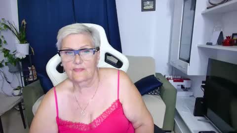 Snapshot of selenna57 chatting on May 10, 5:40 pm Selenna online show from May 10, 5:40 pm