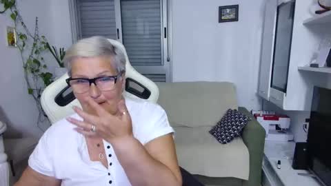 Snapshot of selenna57 chatting on May 19, 5:52 pm Selenna online show from May 19, 5:52 pm